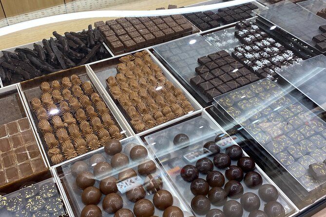 2-Hour Foodie Tour with 10 Tastings in Aix-en-Provence - 6:00 pm meeting point, easy walk pace, and a built-in return