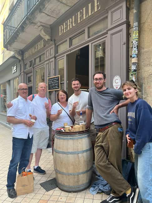 A locals's guide to Bordeaux’s historic market - Oysters from Arcachon Bay and white wine pairing