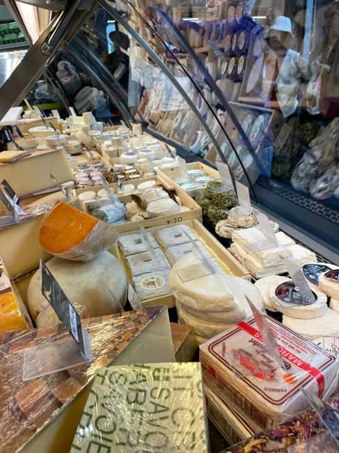 A locals's guide to Bordeaux’s historic market - The first 30 minutes: breakfast and coffee to set the tone