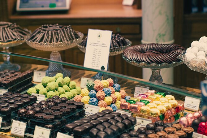 A Morning in Paris Food Tour: Croissants, Baguettes & Chocolate - Palais Royal: Where Croissants, Arcades, and History Collide
