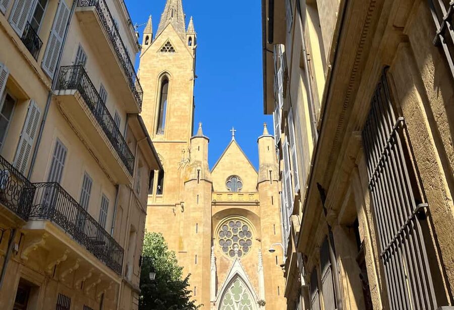 Aix-en-Provence: Between History and City Charm - Passage Agard: Where Shopping Meets Architecture and Art