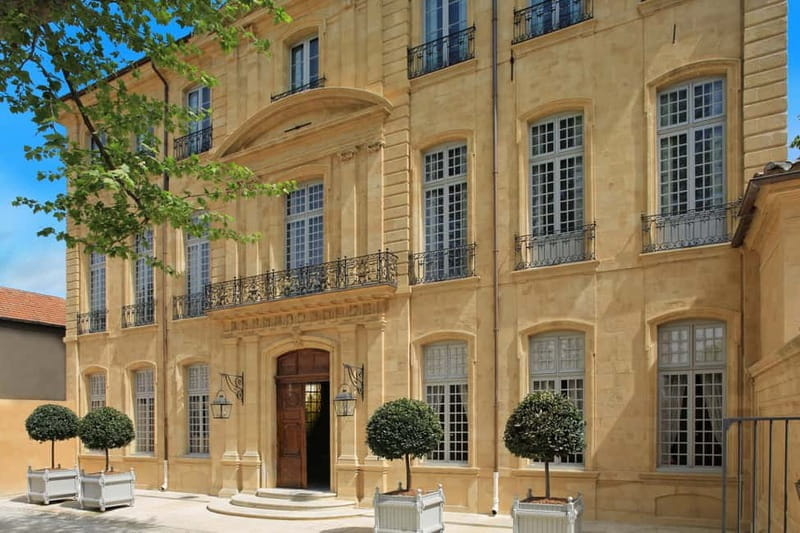 Aix-en-Provence: Caumont - Centre d'Art + Exposition - The gardens: fountains, boxwood borders, and 1,000 m² of peace
