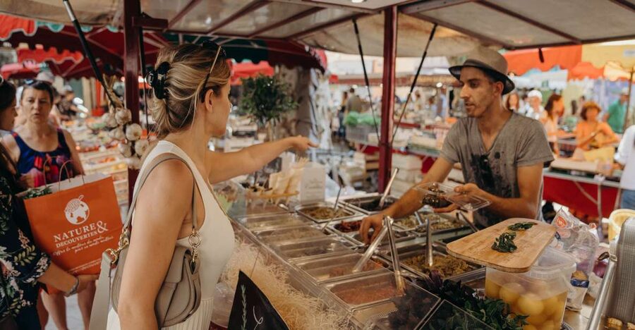 Aix-en-Provence: Food Tour - Meeting at Fontaine de la Rotonde and the “street first” approach