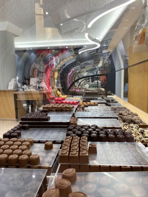 Aix-en-Provence: Guided Foodie Tour with Tastings - La Méduse Wine Bar Finale, With Something to Snack On