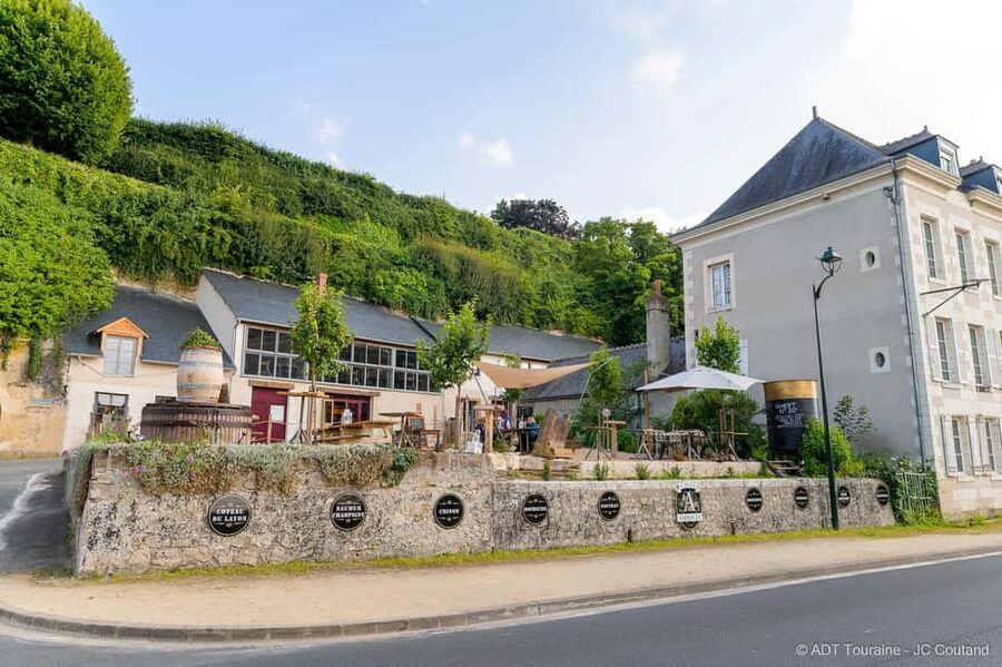 Amboise: Caves Ambacia Visit and Wine Tasting - Why Les Caves Ambacia feels different from a typical tasting