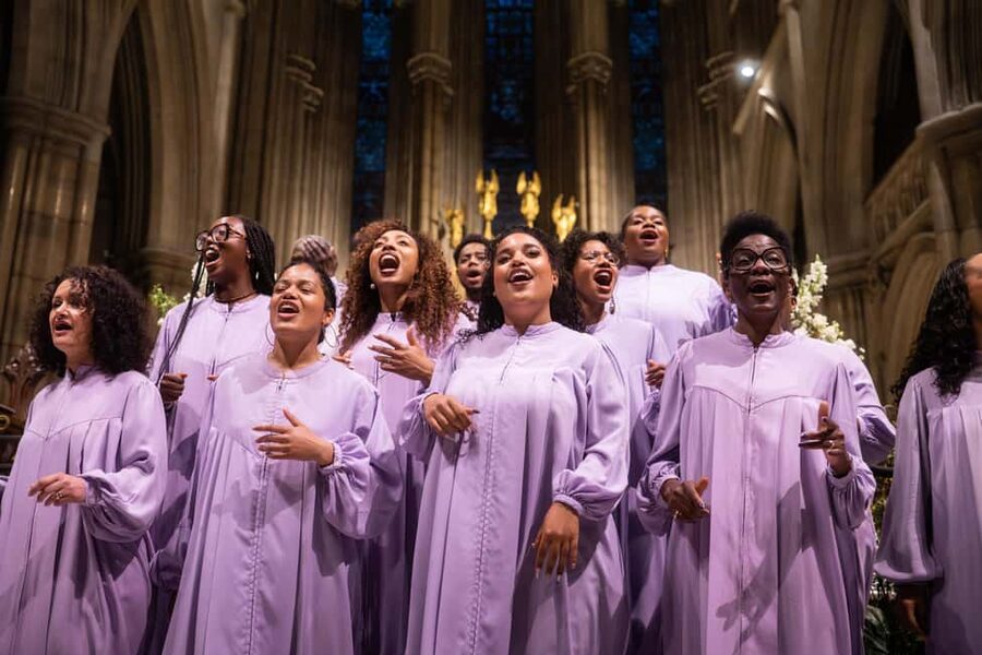 American Cathedral - Paris: Gospel Dream - A cappella first, then instruments and momentum