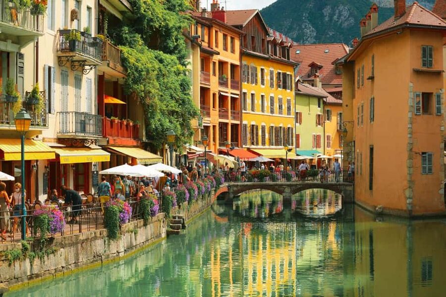 Annecy: Express Walk with a Local in 60 minutes - Key highlights worth your attention