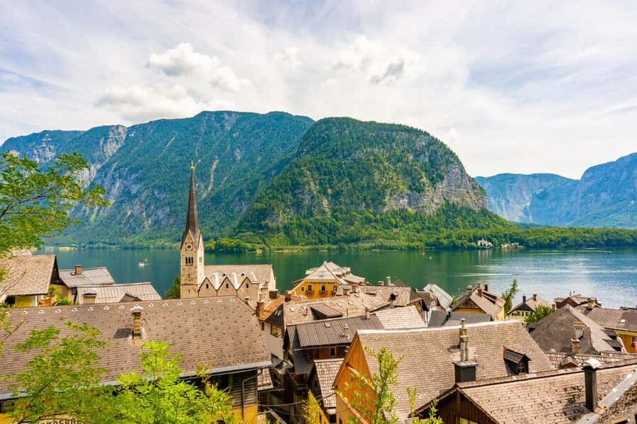 Annecy: Express Walk with a Local in 60 minutes - Enter Annecy at Pharmacie Le Genevois
