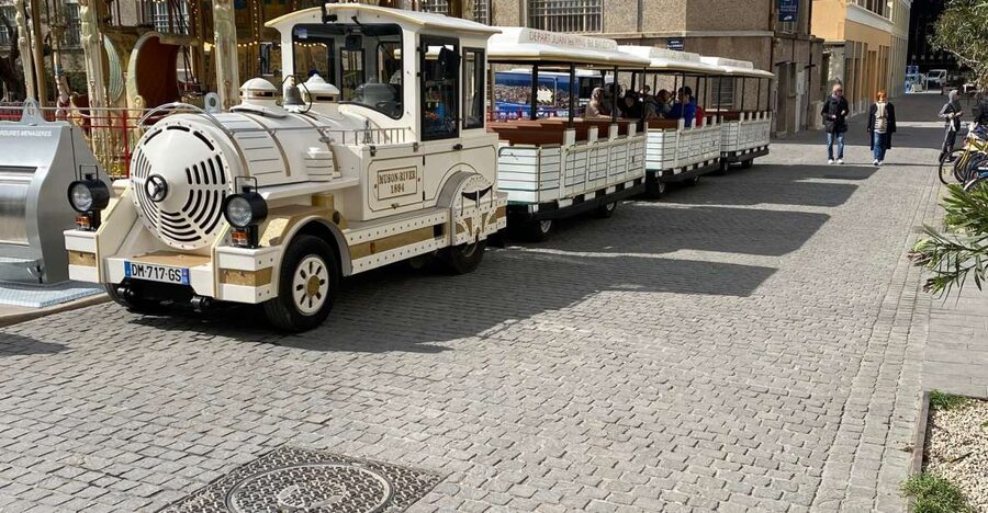 Antibes: 2-Way Little Train of Antibes Tour to Juan-les-Pins - Tickets, 2-way riding, and how hop on hop off changes your plan