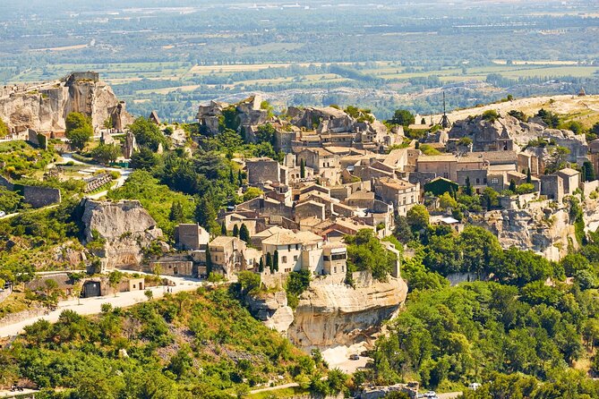 Arles, Les Baux and Saint-Remy villages Full Day Trip from Aix - Saint-Remy-de-Provence: Squares to Breathe in and Lunch Freedom