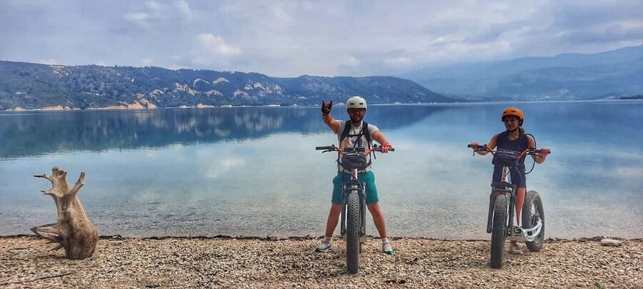 Around the Lake of Verdon : Guided electric scooter rides - Riding the shoreline: beaches, wild coves, and photo pauses