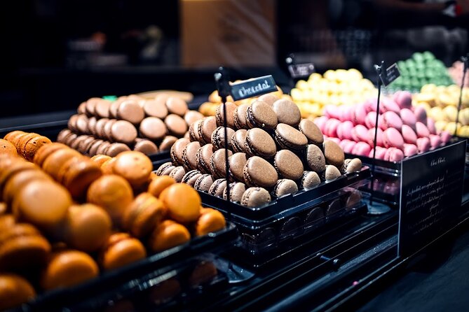 Authentic Parisian Gourmet Food Tour with 10 Local Dishes & Wines - The small-group format: why it feels more like a local meal
