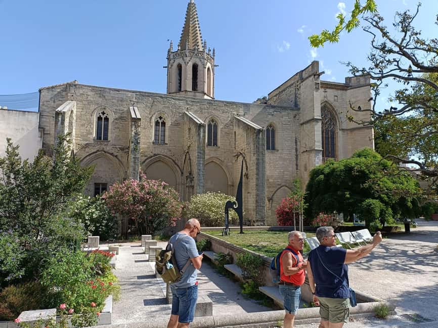 Avignon : Half-Day Walking Tour with Private Guide - Rue de la Bonneterie craft lanes, then Les Halles d’Avignon break