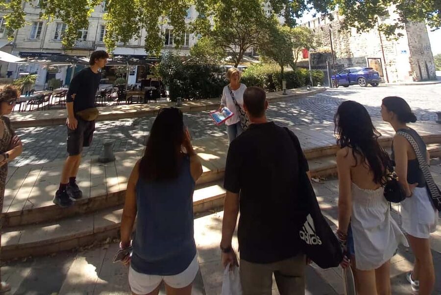 Avignon: History and Legend Walking Tour - The itinerary on your feet: timing, group size, and pacing