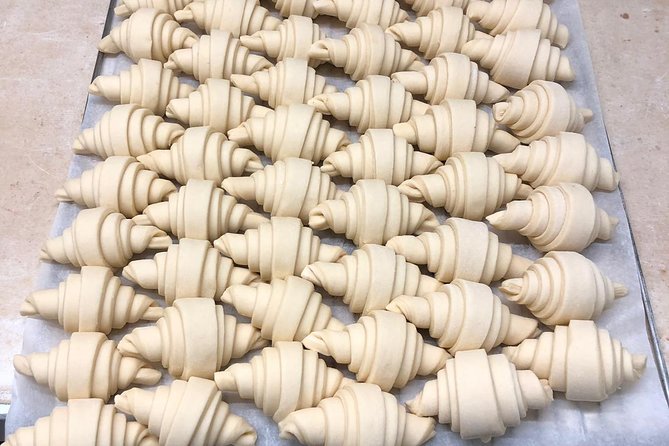 Award-Winning Paris French Bakery Experience — Le Marais, 4th Arr - Inside a working bakery: how the machines change the story