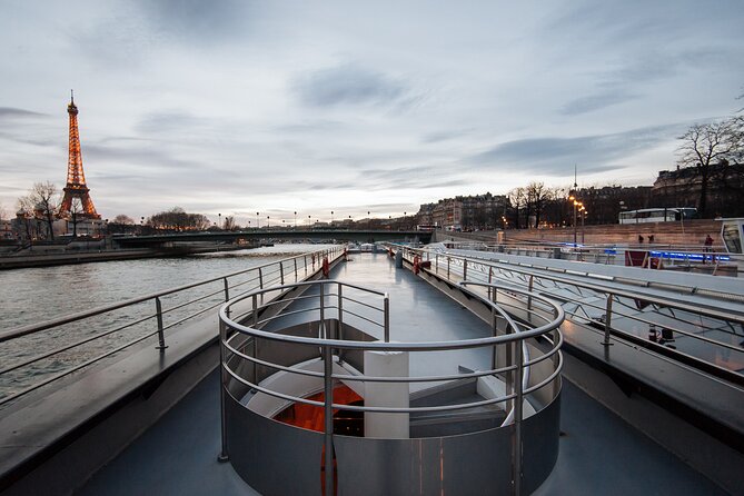 Bateaux Mouches Dinner Cruise on the Seine River in Paris - The dinner experience: what the menu feels like