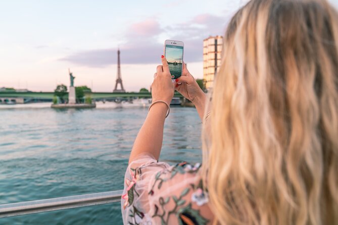 Bateaux Mouches Sightseeing Cruise on the Seine River in Paris - Audio, narration, and crowd noise: the real-world factor