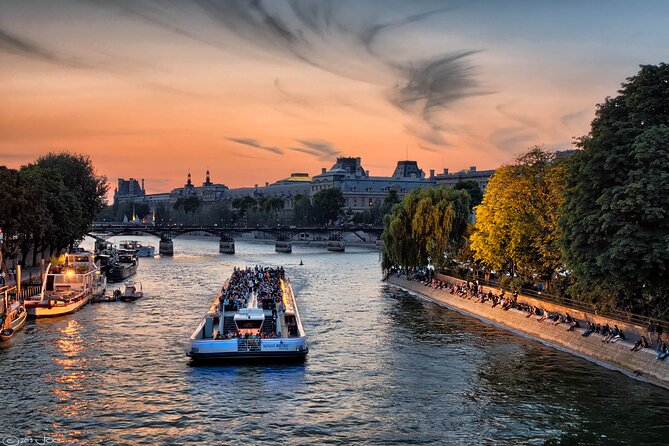 Bateaux Mouches Sightseeing Cruise on the Seine River in Paris - Getting oriented at Port de la Conférence