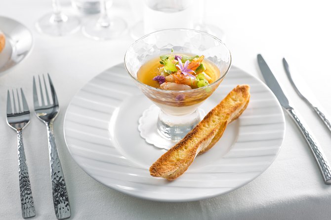 Bateaux Parisiens Seine River Gourmet Lunch & Sightseeing Cruise - Small gotchas to plan for before you go