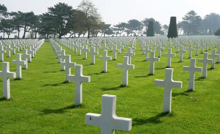 Bayeux: Normandy D-Day Landing Beaches Full-Day Guided Tour - From Place de Quebec to the beaches: how the day unfolds