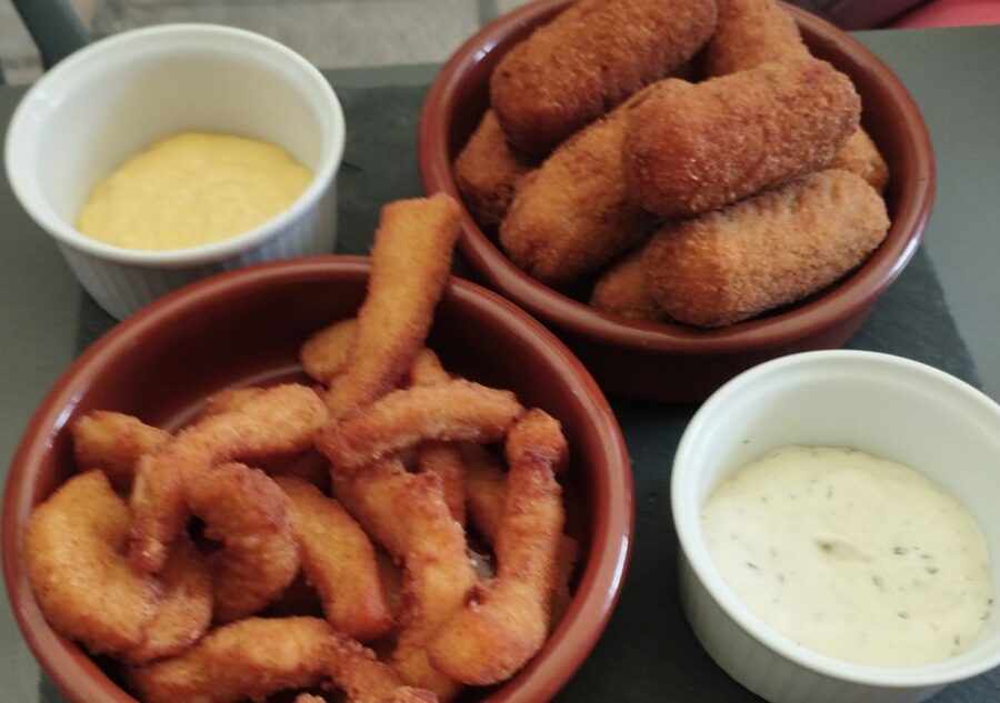 Bayonne: Guided Food Walking Tour (with Food and Drinks) - Les Halles de Bayonne market: seafood tapas plus local wine
