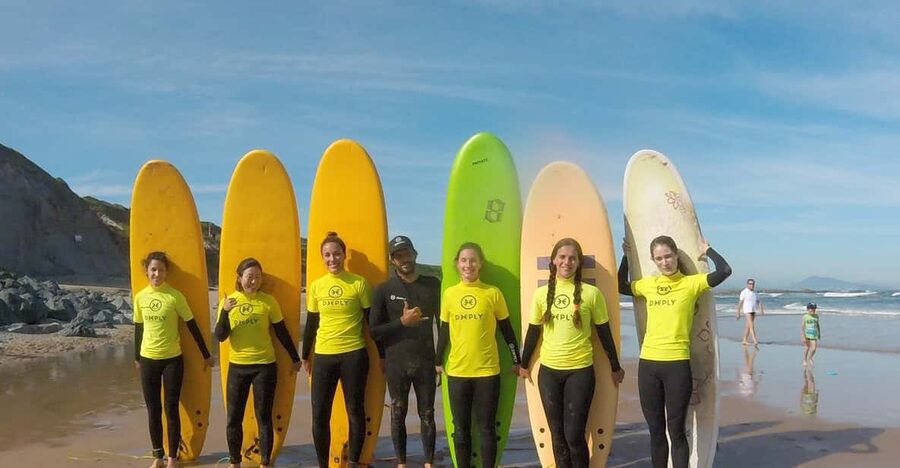 Biarritz: 1.5-Hour Group Surf Lesson - The beach atmosphere and small extras you might notice