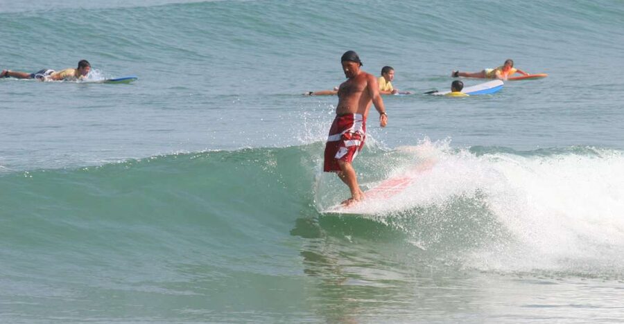 Biarritz : Cours de surf sur la côte Basque. - Surfboards, level graduation, and seasonal wetsuits