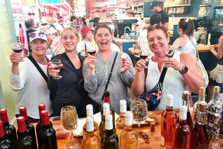 Biarritz: Culture and Food Walking Guided Tour - How a 210-minute food walk fits Biarritz