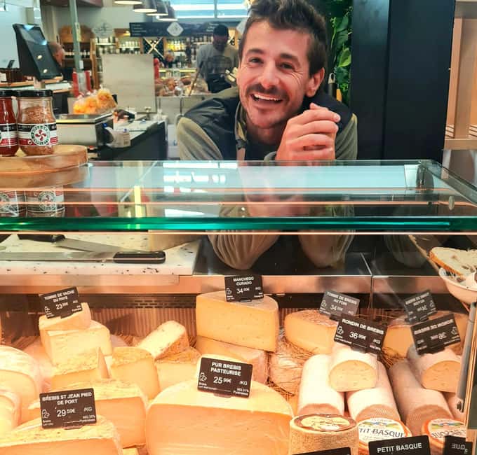 Biarritz: Culture and Food Walking Guided Tour - Halles de Biarritz area: where the tasting plan makes sense