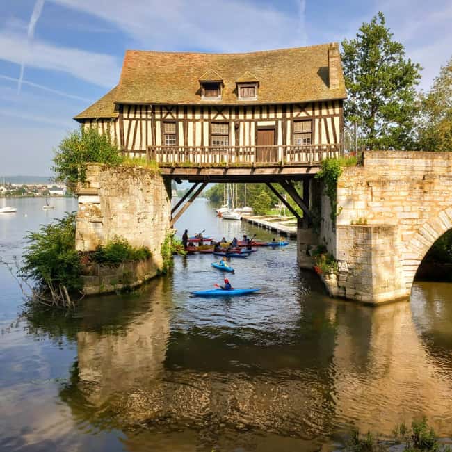 Bike tour from Vernon to Giverny with local guide - Small Group Size and How Nicolas Keeps It Comfortable