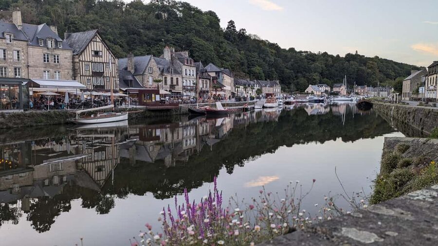 Boat ride on the Canal de la Rance - Comfort on Meissa: small group, easy listening, and refreshments