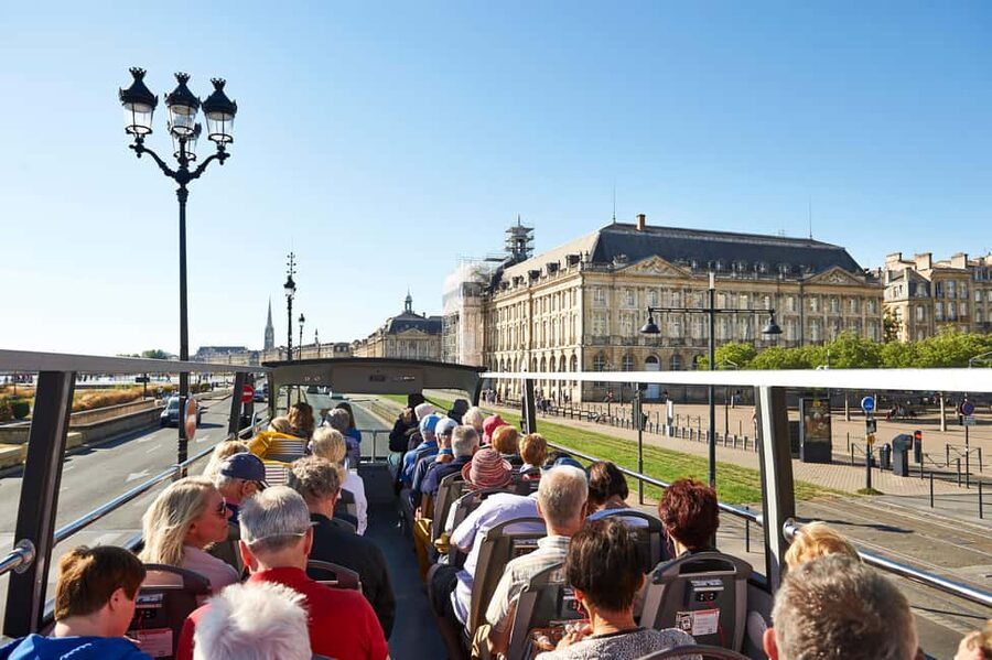 Bordeaux : 1 or 2 day Hop-on Hop-off visit - Comfort and tech: electric canopy, earphones, Wi-Fi, and the Visiotour app