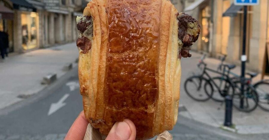 Bordeaux: Chocolate and Pastry Food Tasting Tour - Quick sightseeing at Pey-Berland and Bordeaux Cathedral, without derailing dessert time