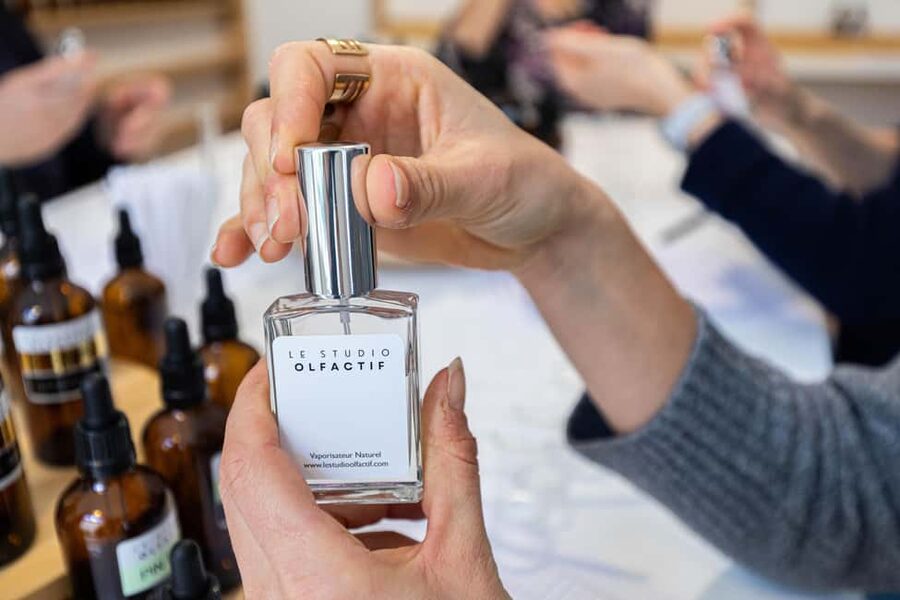 Bordeaux City Center : Perfume Creation Workshop 2h30 - Crafting Your Formula with a Perfumery Expert