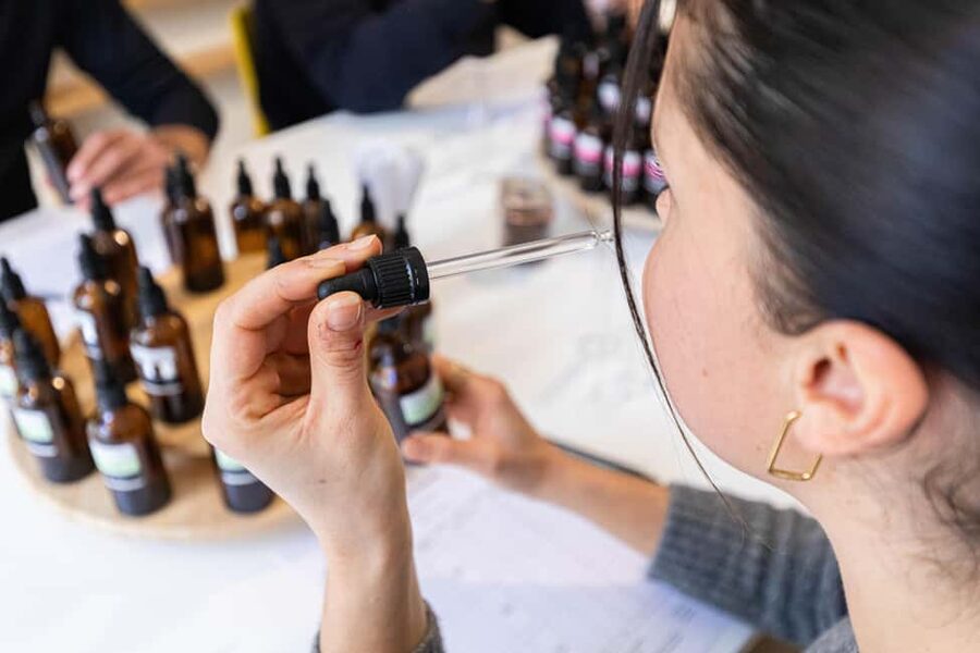 Bordeaux City Center : Perfume Creation Workshop 2h30 - Practical Tips to Make Your Session Go Smoothly