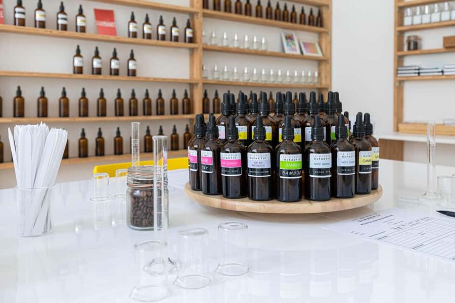 Bordeaux City Center : Perfume Creation Workshop 2h30 - The 2h30 Flow: History, Technique, and Real Blending