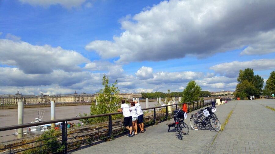 Bordeaux: Essentials 3-Hour Bike Ride - Big Bell, Saint-Michel, and Pont de Pierre, the photo stops that matter