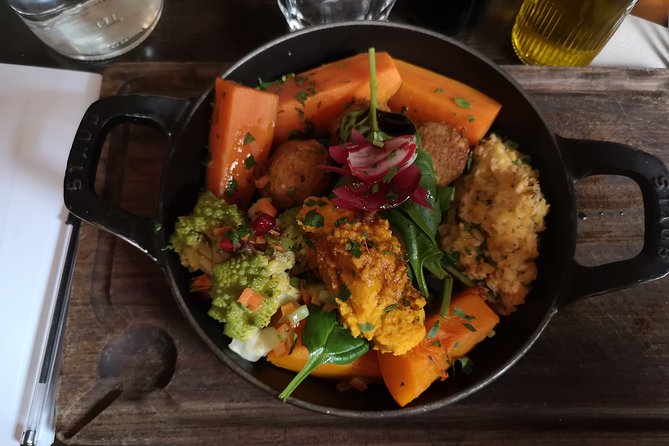 Bordeaux Food Tour – A Full French Meal by Do Eat Better - Organic wine at Place de la Bourse: a strong start