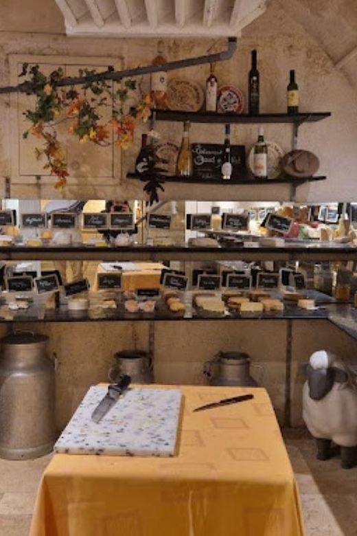 Bordeaux Gourmet Experience: Cheese & Wine Tasting - The tasting flow: 9 cheeses, 3 Bordeaux wines, and bread that keeps you sane