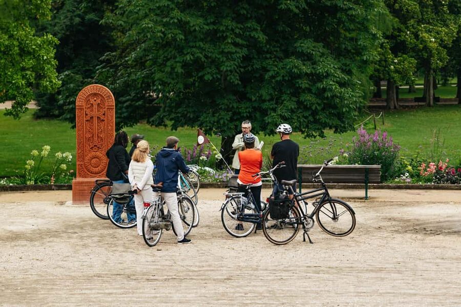 Bordeaux: Historic Center & Chartrons District Bike Tour - Why bike is the smartest way to see Bordeaux in 3 hours