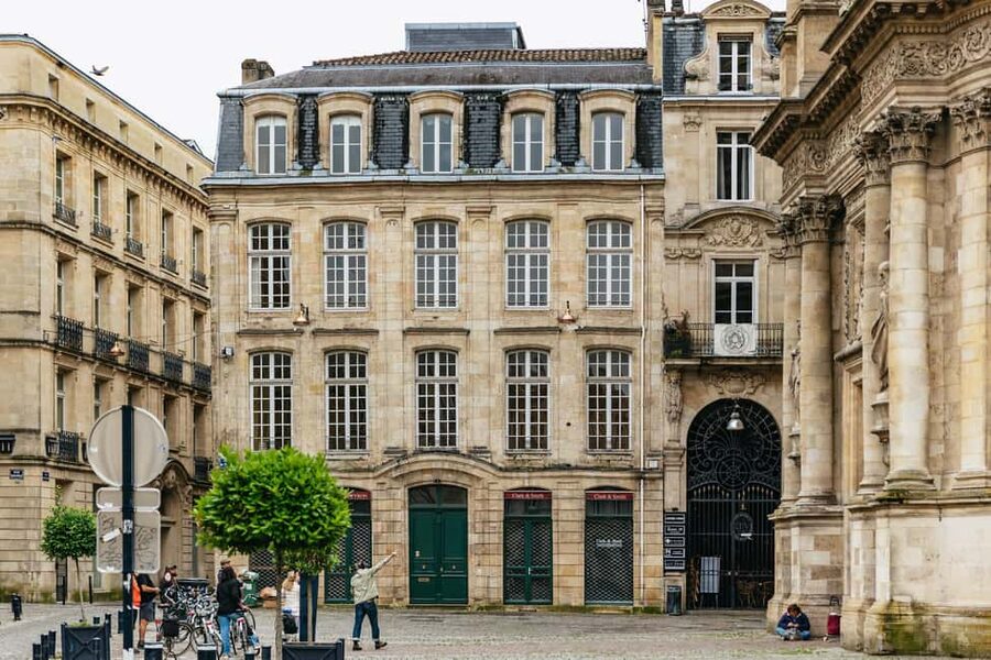 Bordeaux: Historic Center & Chartrons District Bike Tour - Where you start: Jardin public area vs. Rue Dumaine