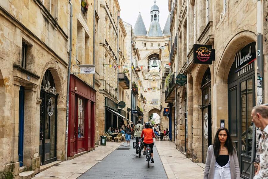 Bordeaux: Historic Center & Chartrons District Bike Tour - Getting set up: e-bikes, helmets, and a route that assumes real cycling comfort