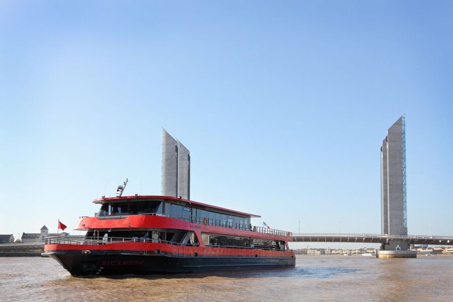 Bordeaux: Lunch Cruise - From the vertical-lift bridge to Pont d’Aquitaine, what you’ll actually see