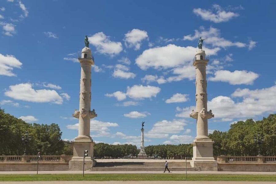 Bordeaux : Must-See Attractions Walking Tour - Grosse Cloche and the Triangle dOr: seeing landmarks plus the neighborhoods around them