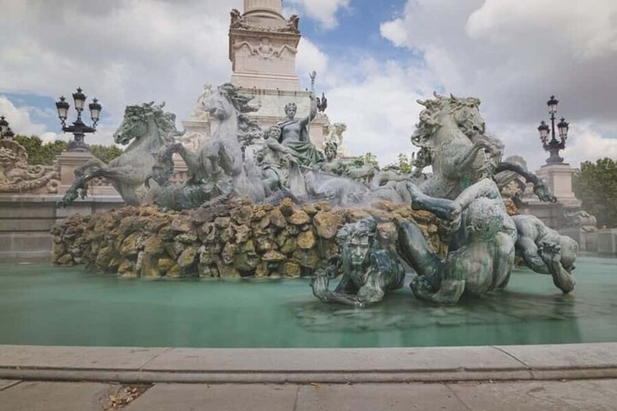 Bordeaux : Must-See Attractions Walking Tour - Starting at Miroir d’eau, your best “orientation moment”