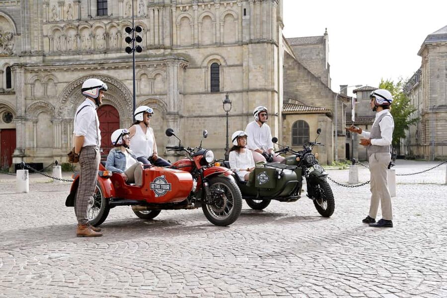 Bordeaux: Sightseeing by Side Car - Live Commentary in French or English, Delivered as You Go