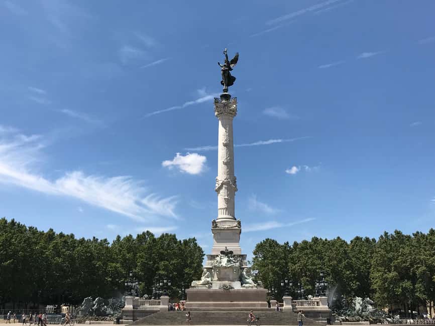 Bordeaux: Small group - Guided Walking Tour - Porte Cailhau and Saint-Pierre: where eras overlap