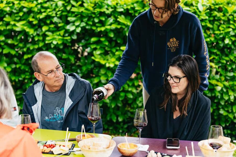 Bordeaux: St. Emilion Day Trip with Wine Tasting and Lunch - Getting started at 10:30am, 26 Rue de la Devise