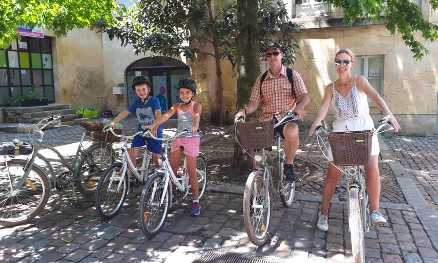 Bordeaux: Top Landmarks & Historic Bike Tour - Bordeaux on two wheels, and why the historic center works by bike