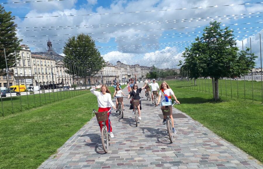 Bordeaux: Top Landmarks & Historic Bike Tour - Saint-Michel Basilica bell tower, then Pont de Pierre and the Port of the Moon